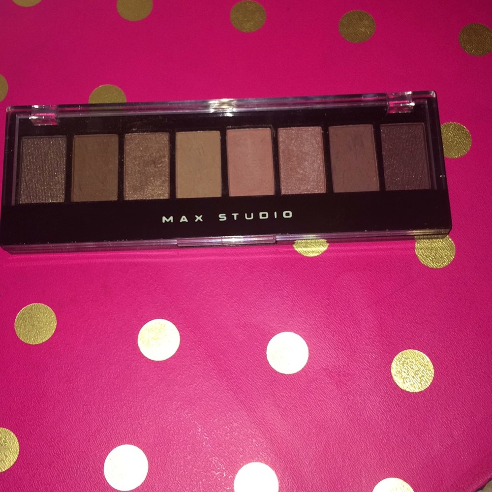 Max studio eye shadow pallet